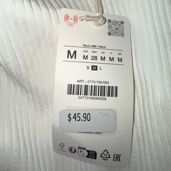 NWT Zara Women’s Contrast Ruffle Top in white with black trim, sz M - Picture 11 of 16